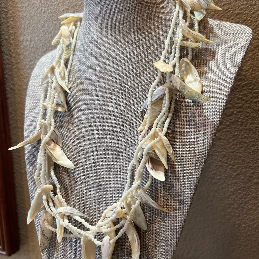 Shell & bead necklace - Picture 2 of 7